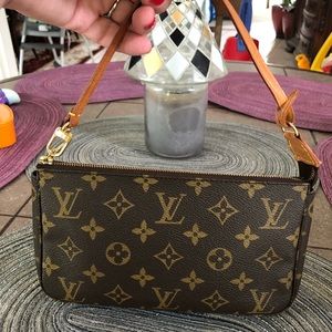 Authentic Louis Vuitton Pochette
